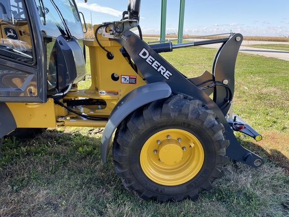 2024 John Deere 204 G Compact Utility Loader