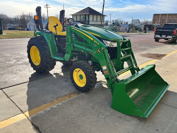 2023 John Deere 3046R Tractor Compact