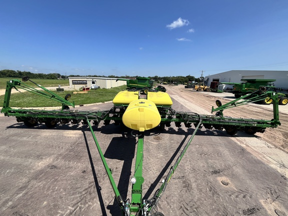 2010 John Deere 1770NT CCS Planter