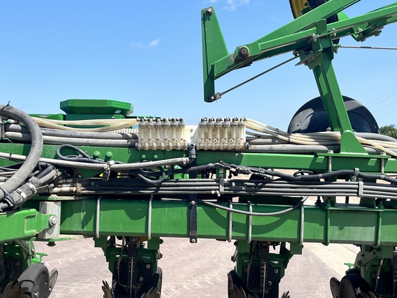 2010 John Deere 1770NT CCS Planter