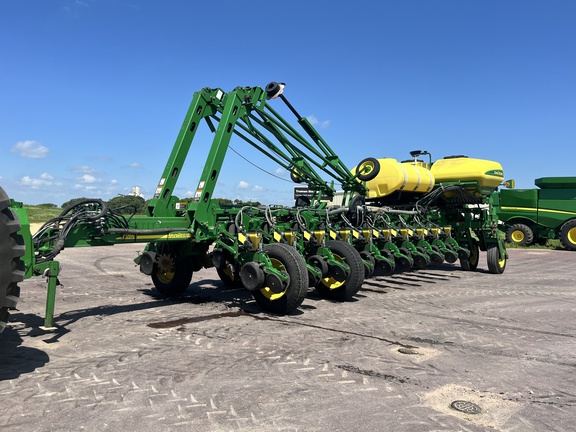 2010 John Deere 1770NT CCS Planter