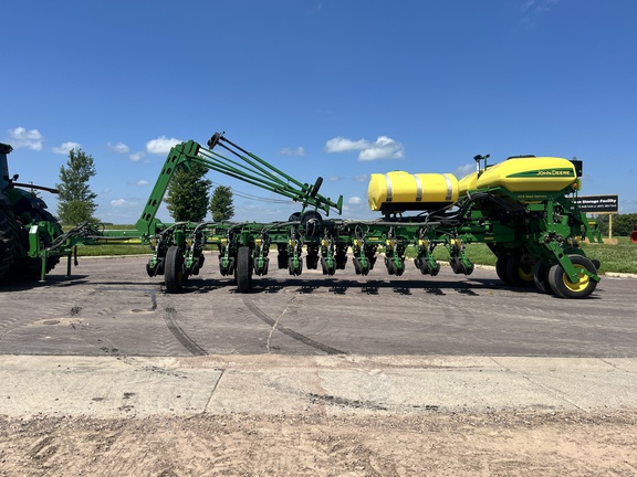 2010 John Deere 1770NT CCS Planter