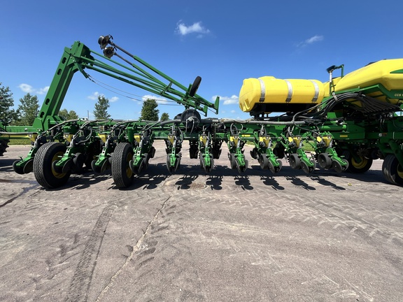 2010 John Deere 1770NT CCS Planter