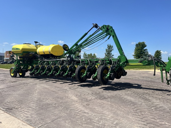 2010 John Deere 1770NT CCS Planter