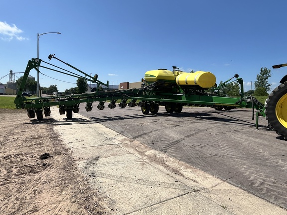 2010 John Deere 1770NT CCS Planter