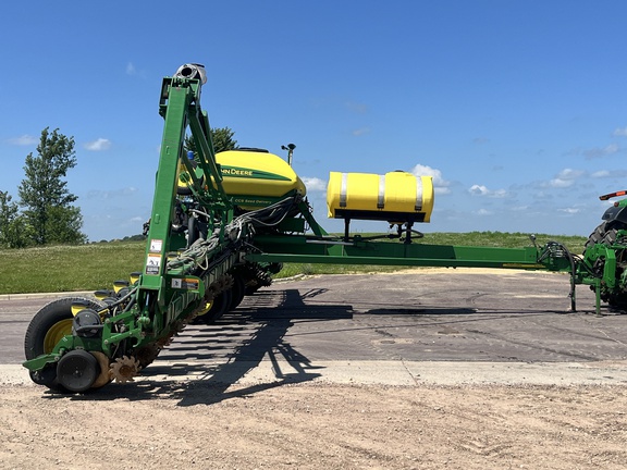 2010 John Deere 1770NT CCS Planter