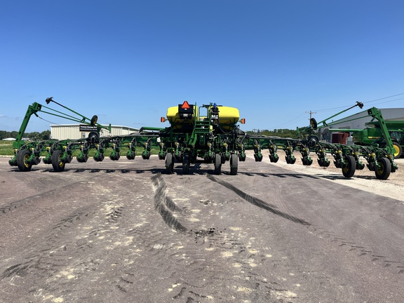 2010 John Deere 1770NT CCS Planter