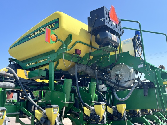 2010 John Deere 1770NT CCS Planter