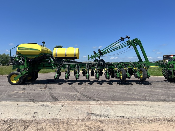 2010 John Deere 1770NT CCS Planter