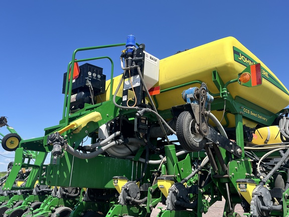 2010 John Deere 1770NT CCS Planter