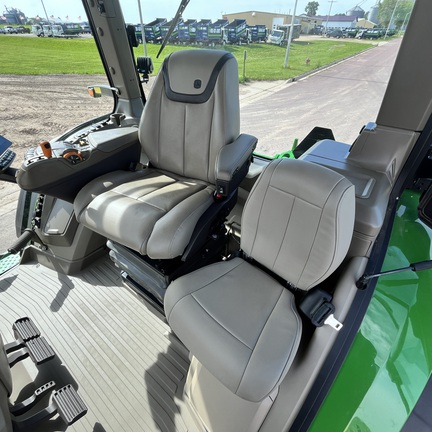 2024 John Deere 8R 370 Tractor