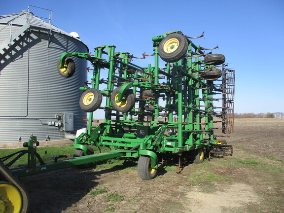 2012 John Deere 2210 Field Cultivator