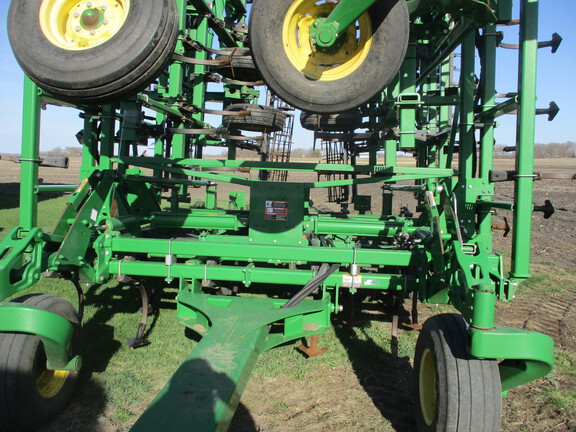 2012 John Deere 2210 Field Cultivator