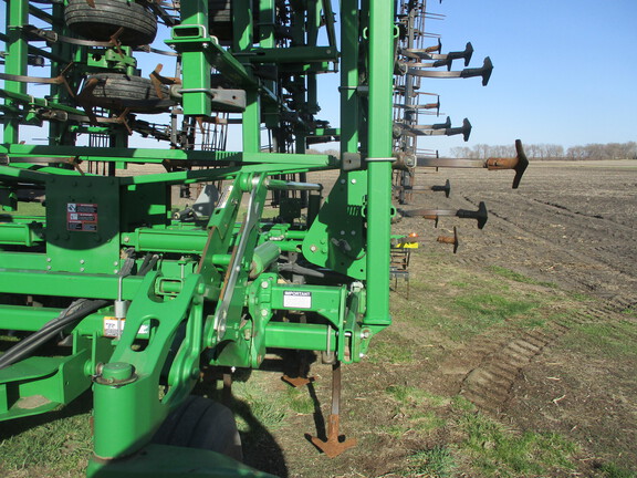 2012 John Deere 2210 Field Cultivator