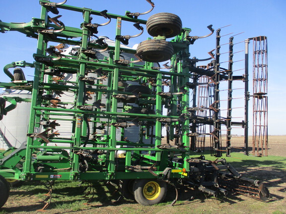 2012 John Deere 2210 Field Cultivator