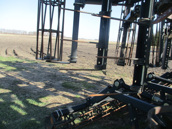 2012 John Deere 2210 Field Cultivator