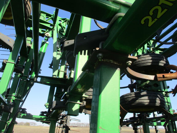 2012 John Deere 2210 Field Cultivator