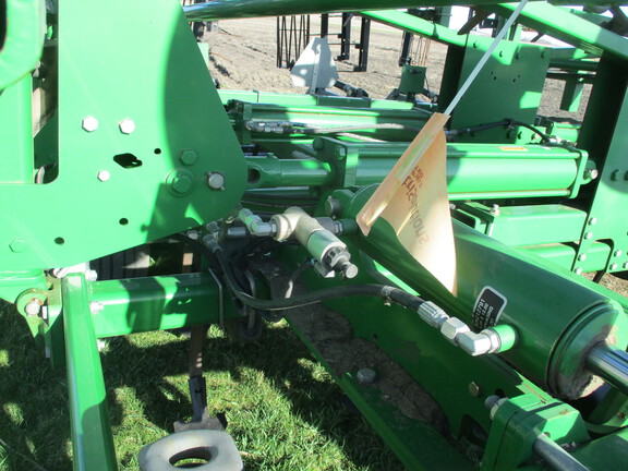 2012 John Deere 2210 Field Cultivator