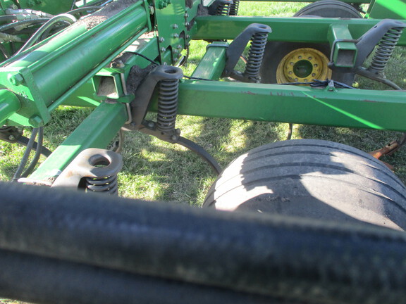 2012 John Deere 2210 Field Cultivator