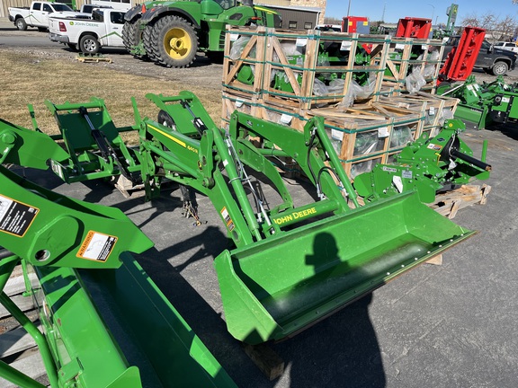 2022 John Deere 440R Loader