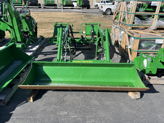 2022 John Deere 440R Loader