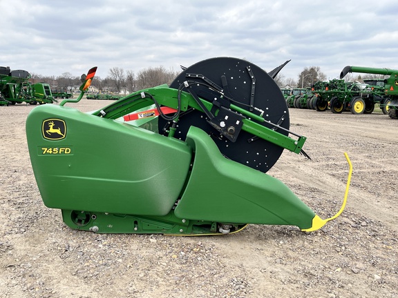 2019 John Deere 745FD Header Combine