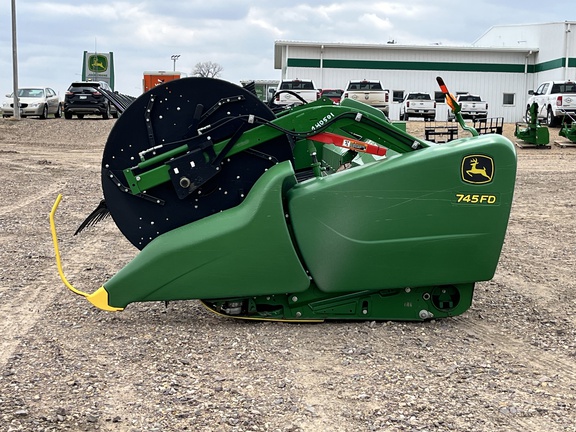 2019 John Deere 745FD Header Combine