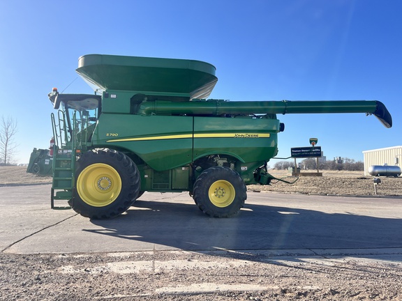 2020 John Deere S790 Combine