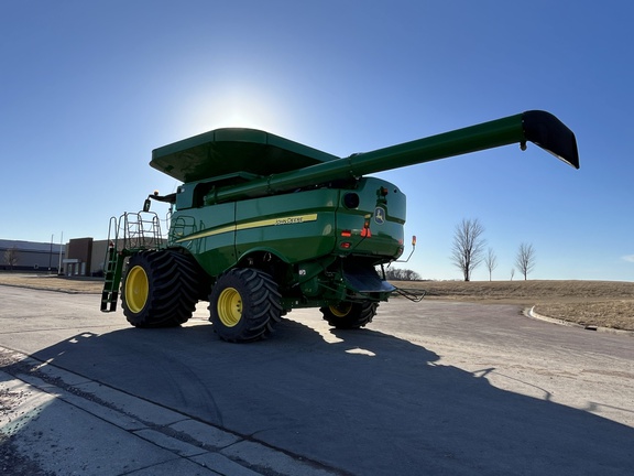 2020 John Deere S790 Combine