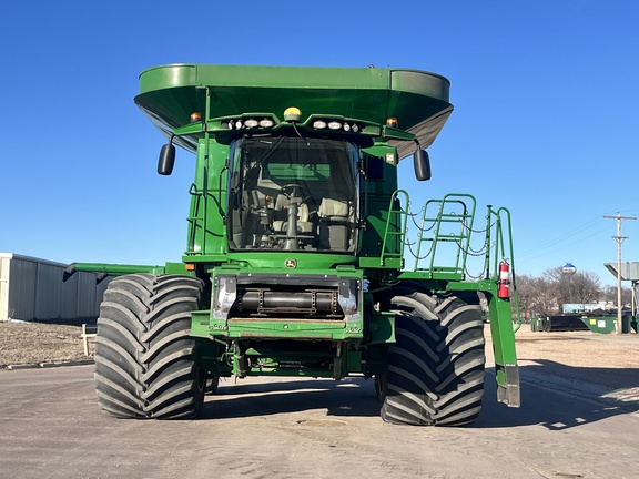 2020 John Deere S790 Combine