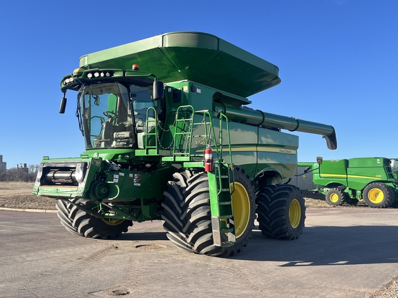 2020 John Deere S790 Combine