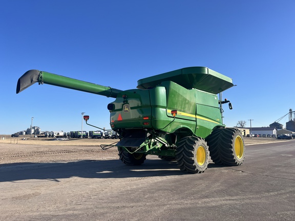 2020 John Deere S790 Combine