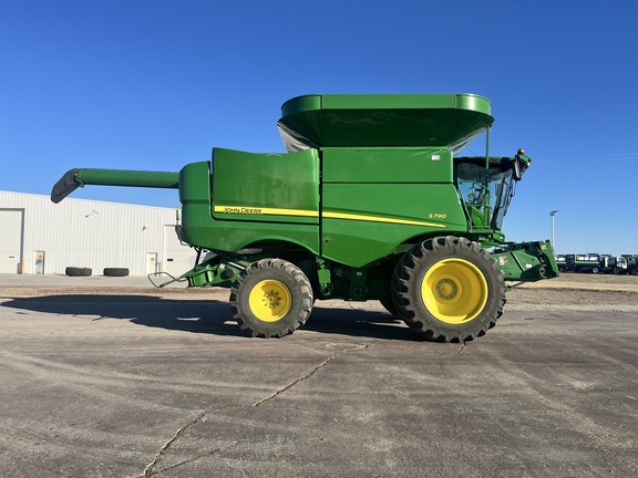 2020 John Deere S790 Combine