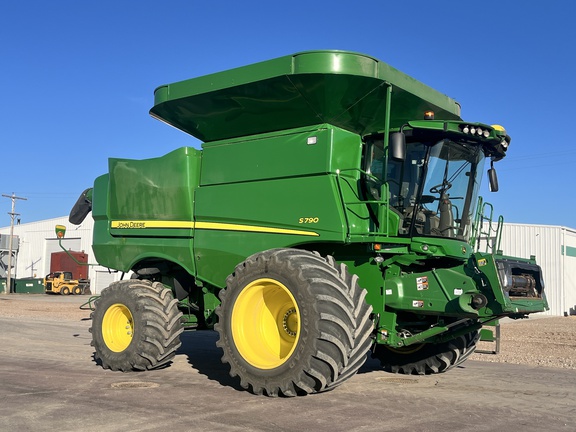 2020 John Deere S790 Combine