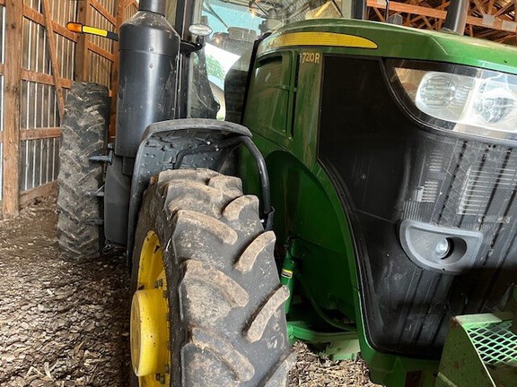 2017 John Deere 7210R Tractor