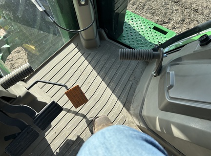 2022 John Deere 8R 340 Tractor
