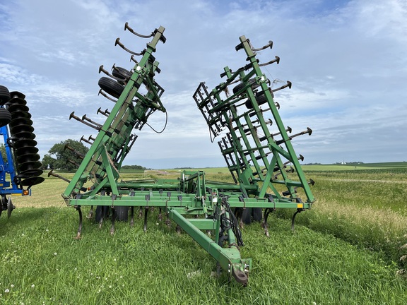 1997 John Deere 980 Field Cultivator