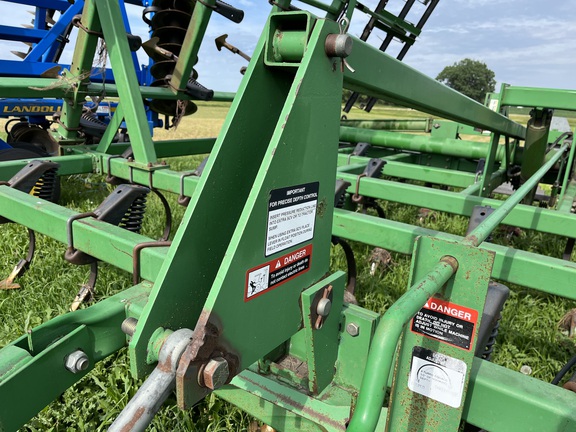 1997 John Deere 980 Field Cultivator