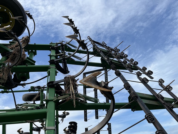 1997 John Deere 980 Field Cultivator