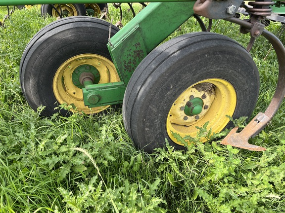 1997 John Deere 980 Field Cultivator
