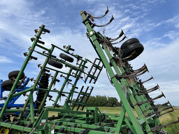 1997 John Deere 980 Field Cultivator