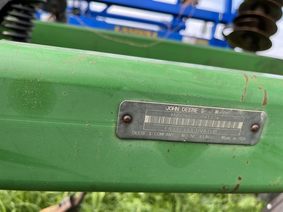 1997 John Deere 980 Field Cultivator