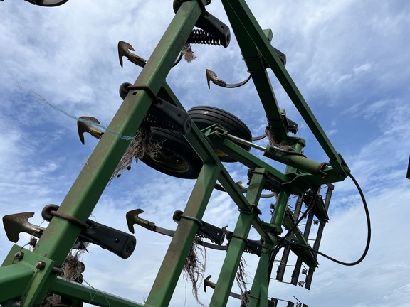1997 John Deere 980 Field Cultivator