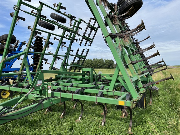 1997 John Deere 980 Field Cultivator