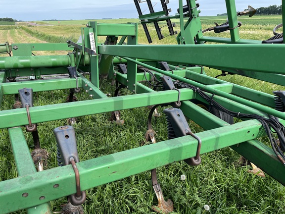 1997 John Deere 980 Field Cultivator