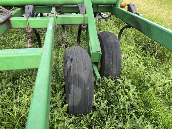 1997 John Deere 980 Field Cultivator