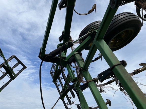 1997 John Deere 980 Field Cultivator