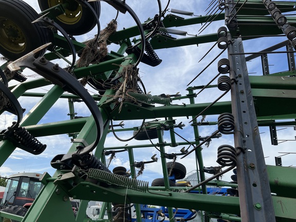 1997 John Deere 980 Field Cultivator