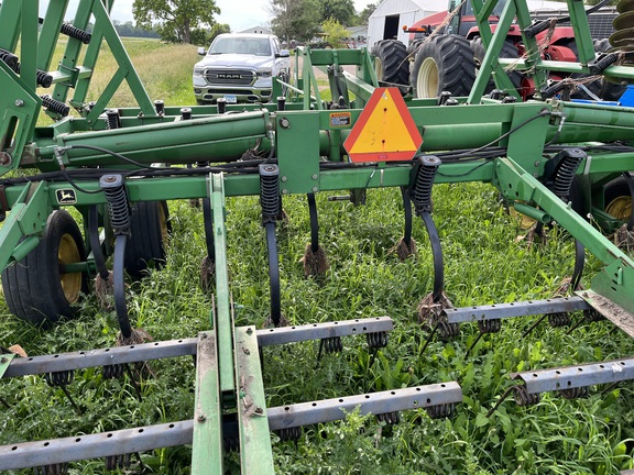 1997 John Deere 980 Field Cultivator