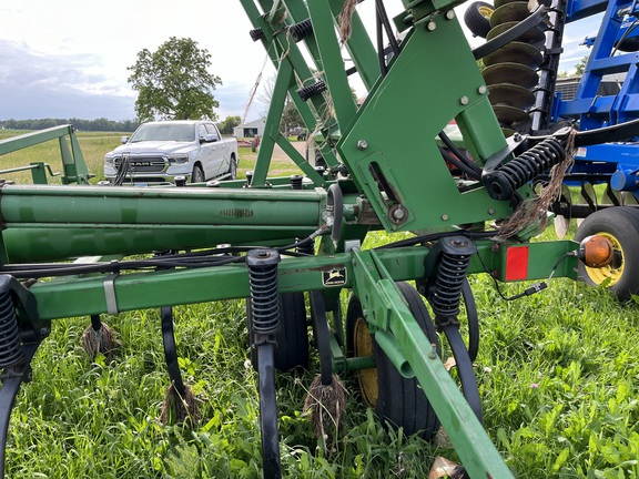 1997 John Deere 980 Field Cultivator